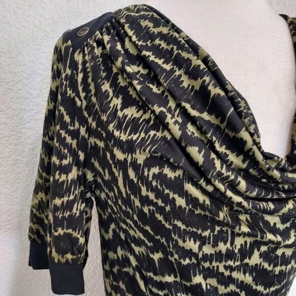 Trina Turk Green & Black Animal Print Shift Dress Size 4 - Picture 4 of 12